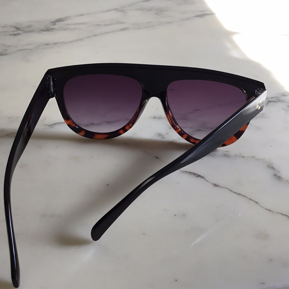 😎SALE ‼️Luxury Fashion 👩‍🎨 Sunglasses 🕶 - Picture 6 of 8